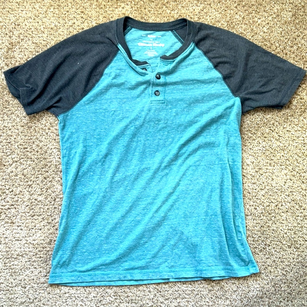Urban pipeline blue and gray short sleeve soft ultimate Henley size Small
